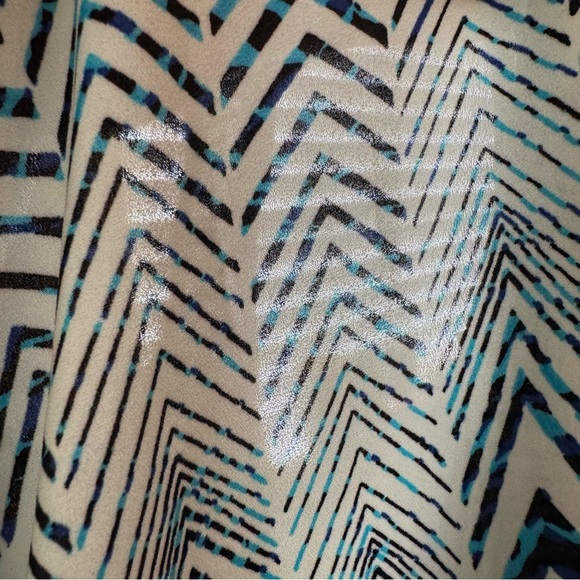 EUC A’Gaci Open Back Hi-Lo Chevron Sleeveless Top - Picture 8 of 10